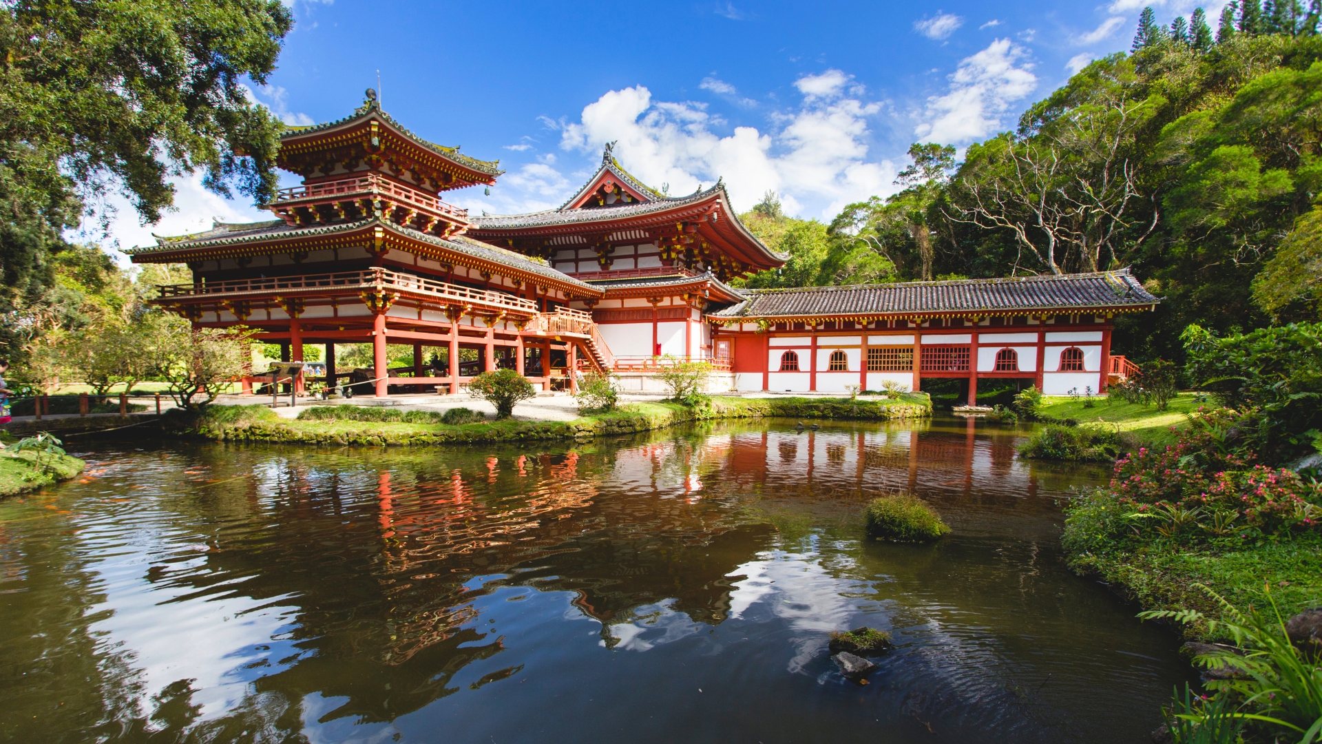 Byodo-In Temple - Oahu Hawaii Byodo-In Temple - Oahu Hawaii
